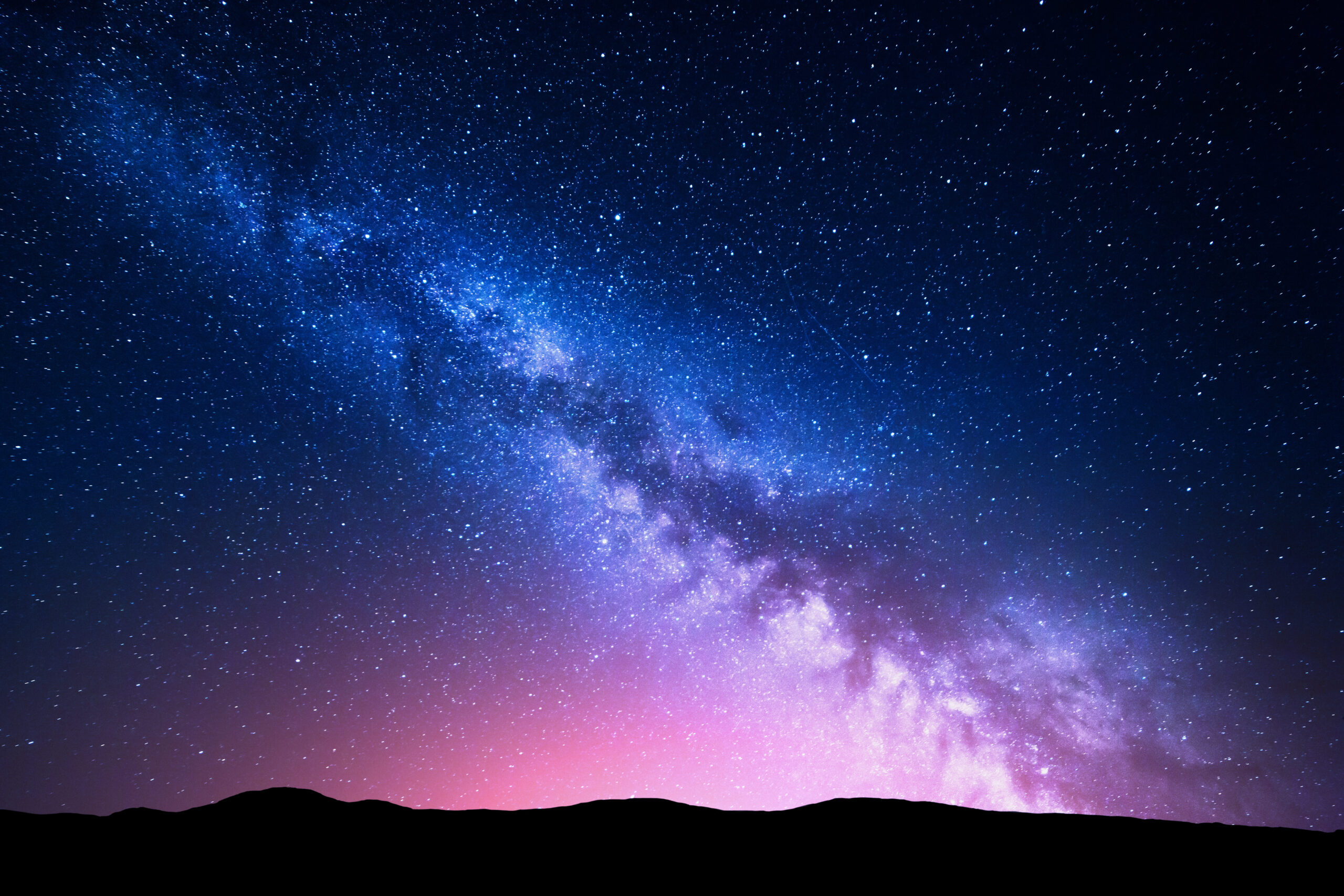 crystal clear view of the Milky Way with glowing magenta on the horizon