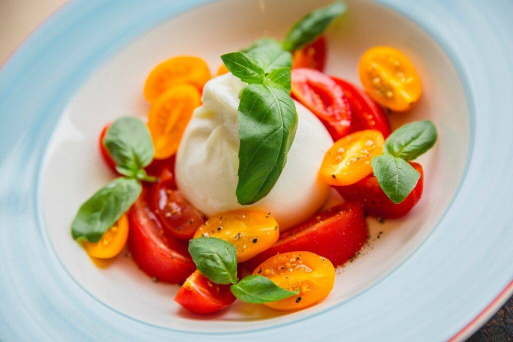 celebrating little steps in smell and taste recovery - sliced tomato - caprese salad - photo by Ponyo Sakana - Pexels