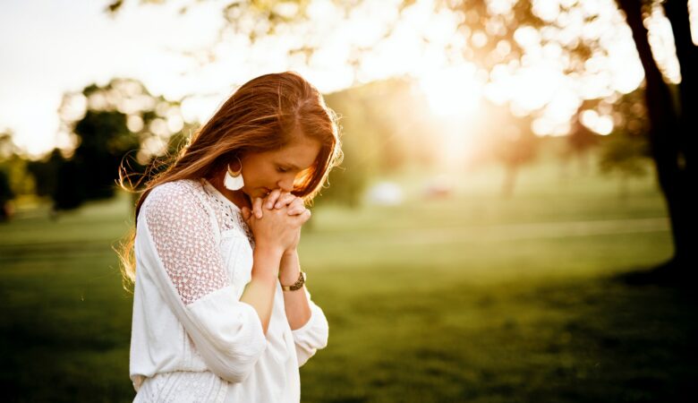 How Should I Pray - blonde woman praying outside -photo by Ben White - Unsplash